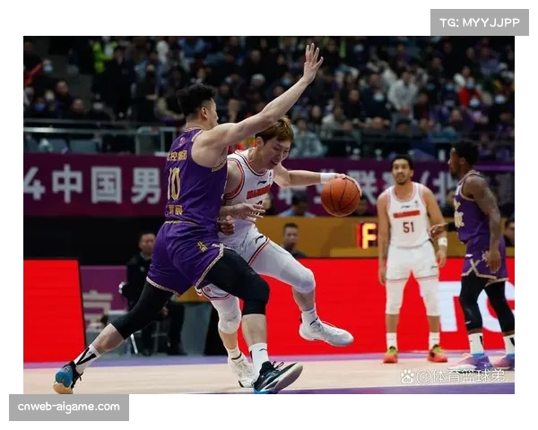 季后赛镜头:广东与辽宁比赛中,两队球员多次在暂停时扶着膝盖大口喘气 季后赛镜头:广东与辽宁比赛中,两队球员多次在暂停时扶着膝盖大口喘气